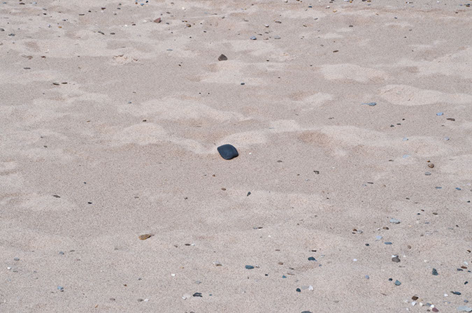 black%20rock--middle%20of%20beach
